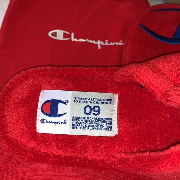 BNWT Unisex Slippers by Champion ..Embroidered - Picture 4 of 5